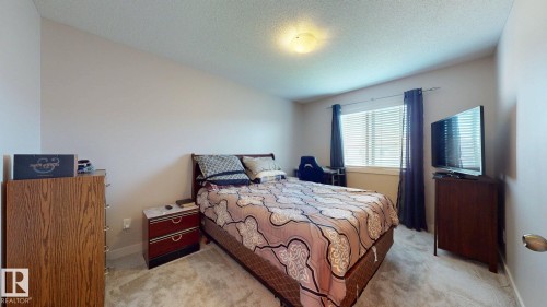 2917 16 A Avenue, Edmonton, AB - Indoor Photo Showing Bedroom