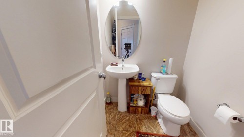 2917 16 A Avenue, Edmonton, AB - Indoor Photo Showing Bathroom