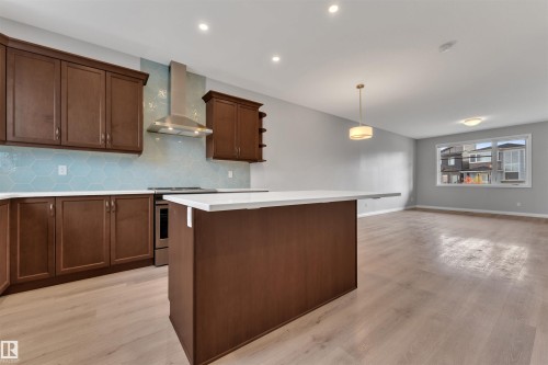 176 Charlesworth Drive, Edmonton, AB - Indoor Photo Showing Kitchen
