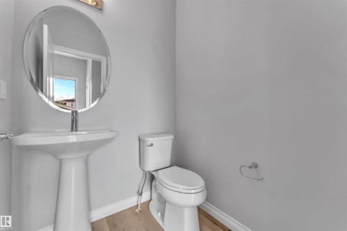 176 Charlesworth Drive, Edmonton, AB - Indoor Photo Showing Bathroom