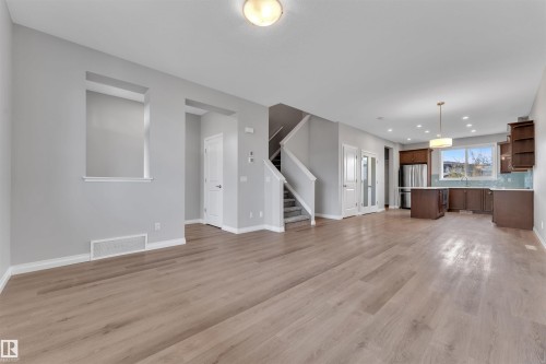 176 Charlesworth Drive, Edmonton, AB - Indoor