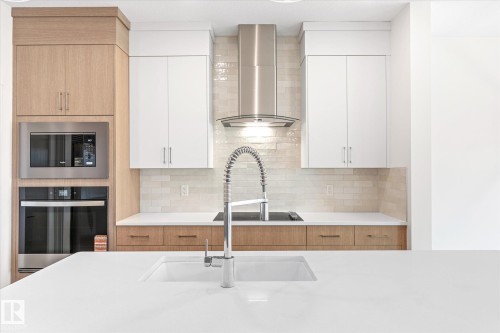 22372 89 Avenue, Edmonton, AB - Indoor Photo Showing Kitchen