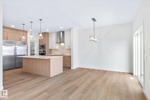 22372 89 Avenue, Edmonton, AB - Indoor Photo Showing Kitchen With Upgraded Kitchen