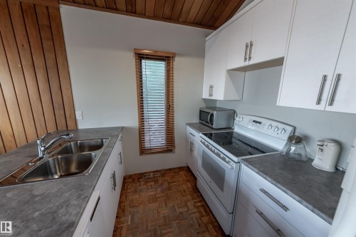6818 50 Avenue, Rural Lac Ste. Anne County, AB - Indoor Photo Showing Kitchen With Double Sink