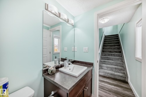 3330 15A Avenue, Edmonton, AB - Indoor Photo Showing Bathroom