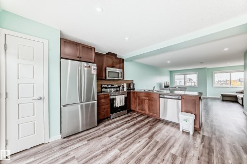 3330 15A Avenue, Edmonton, AB - Indoor Photo Showing Kitchen