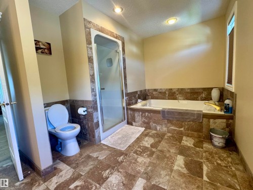240 Waygood Road, Edmonton, AB - Indoor Photo Showing Bathroom