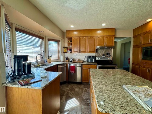 240 Waygood Road, Edmonton, AB - Indoor Photo Showing Kitchen