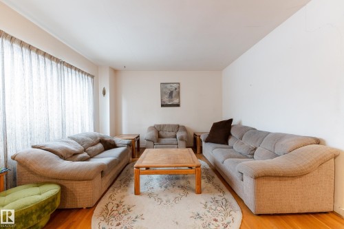11250 72 Avenue, Edmonton, AB - Indoor Photo Showing Living Room