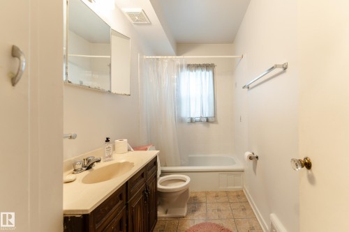 11250 72 Avenue, Edmonton, AB - Indoor Photo Showing Bathroom
