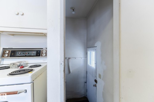 11250 72 Avenue, Edmonton, AB - Indoor