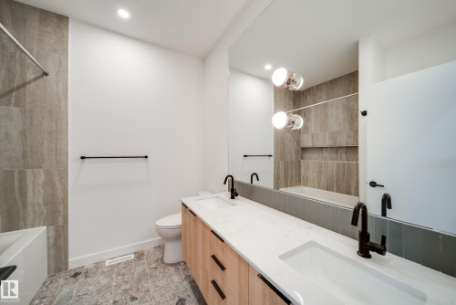 7540 80 Avenue, Edmonton, AB - Indoor Photo Showing Bathroom