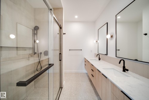 7540 80 Avenue, Edmonton, AB - Indoor Photo Showing Bathroom