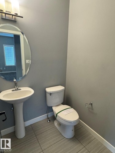 1352 Secord Landing Landing, Edmonton, AB - Indoor Photo Showing Bathroom