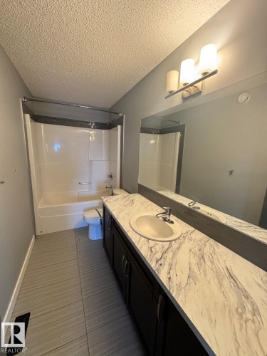 1352 Secord Landing Landing, Edmonton, AB - Indoor Photo Showing Bathroom