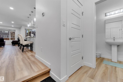 1632 Plum Circle, Edmonton, AB - Indoor Photo Showing Other Room