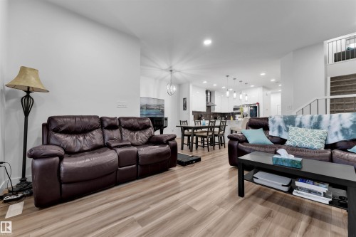 1632 Plum Circle, Edmonton, AB - Indoor Photo Showing Living Room