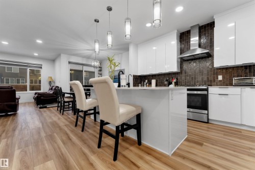 1632 Plum Circle, Edmonton, AB - Indoor Photo Showing Kitchen With Upgraded Kitchen