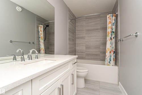 3611 Keswick Boulevard, Edmonton, AB - Indoor Photo Showing Bathroom