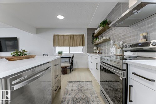 6823 98 Avenue, Edmonton, AB - Indoor Photo Showing Kitchen