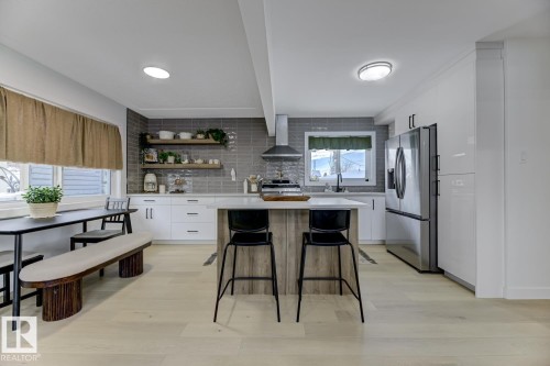 6823 98 Avenue, Edmonton, AB - Indoor Photo Showing Kitchen With Upgraded Kitchen