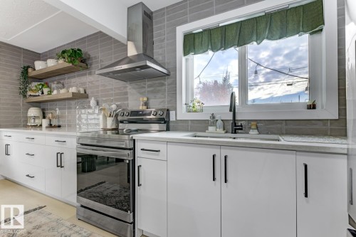 6823 98 Avenue, Edmonton, AB - Indoor Photo Showing Kitchen