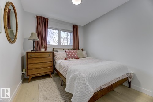 6823 98 Avenue, Edmonton, AB - Indoor Photo Showing Bedroom