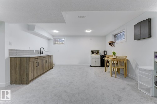 6823 98 Avenue, Edmonton, AB - Indoor