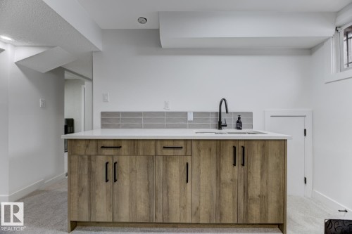 6823 98 Avenue, Edmonton, AB - Indoor