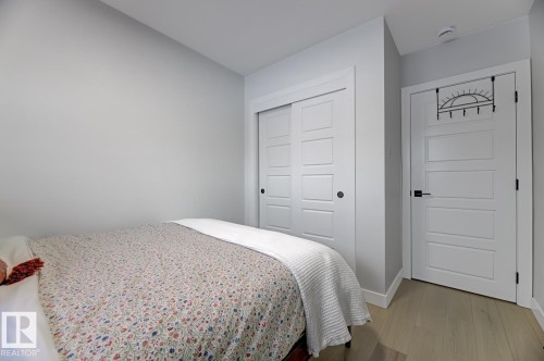 6823 98 Avenue, Edmonton, AB - Indoor Photo Showing Bedroom