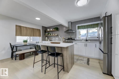 6823 98 Avenue, Edmonton, AB - Indoor Photo Showing Kitchen