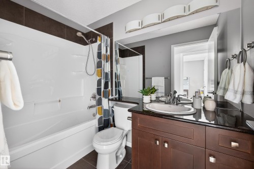21711 85 Avenue, Edmonton, AB - Indoor Photo Showing Bathroom
