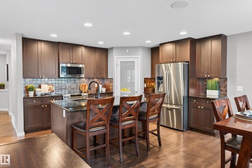 21711 85 Avenue, Edmonton, AB - Indoor Photo Showing Kitchen With Upgraded Kitchen