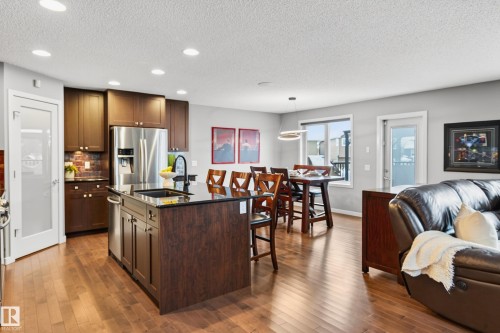 21711 85 Avenue, Edmonton, AB - Indoor Photo Showing Kitchen With Upgraded Kitchen