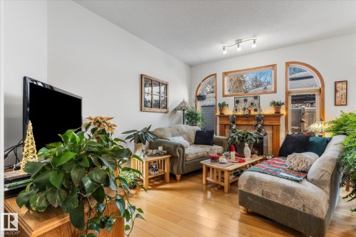 4933 48 Avenue, Onoway, AB - Indoor Photo Showing Living Room