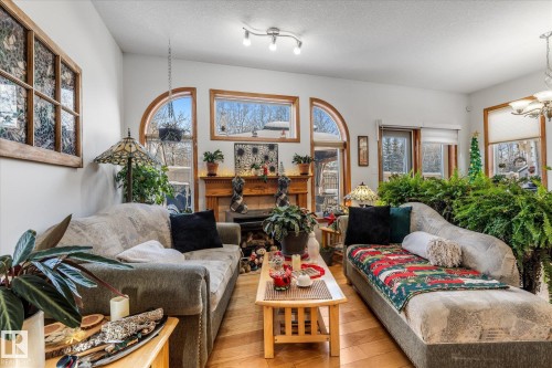 4933 48 Avenue, Onoway, AB - Indoor Photo Showing Living Room