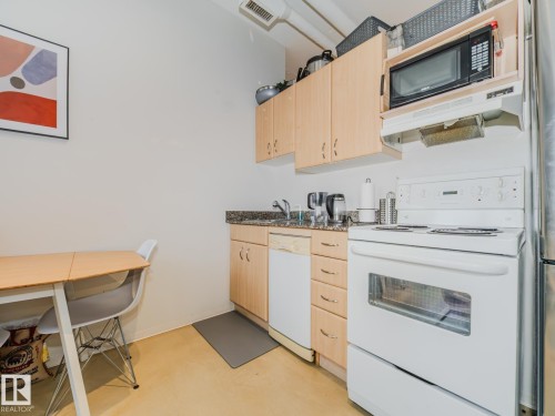 1603 10024 Jasper Avenue, Edmonton, AB - Indoor Photo Showing Kitchen