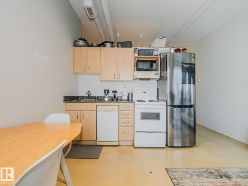 1603 10024 Jasper Avenue, Edmonton, AB - Indoor Photo Showing Kitchen