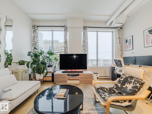 1603 10024 Jasper Avenue, Edmonton, AB - Indoor Photo Showing Living Room