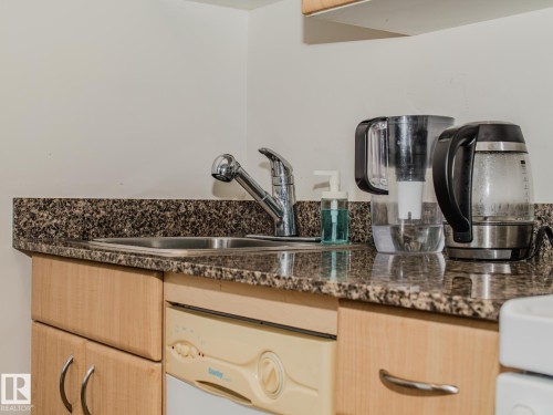 1603 10024 Jasper Avenue, Edmonton, AB - Indoor Photo Showing Kitchen