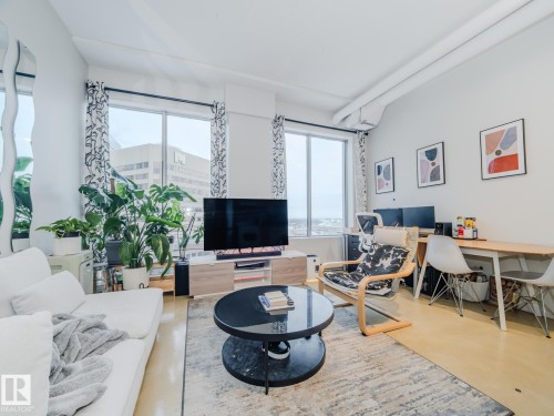 1603 10024 Jasper Avenue, Edmonton, AB - Indoor Photo Showing Living Room