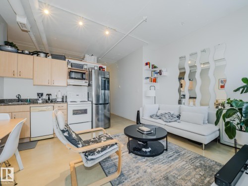 1603 10024 Jasper Avenue, Edmonton, AB - Indoor Photo Showing Kitchen