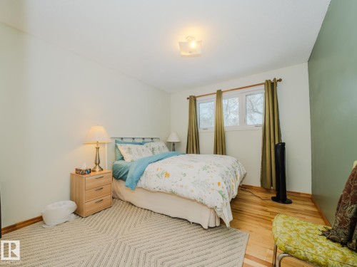 15212 60 Street, Edmonton, AB - Indoor Photo Showing Bedroom