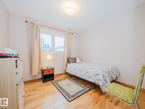 15212 60 Street, Edmonton, AB - Indoor Photo Showing Bedroom