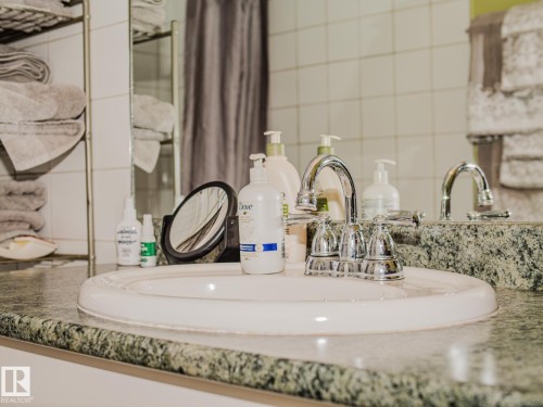 15212 60 Street, Edmonton, AB - Indoor Photo Showing Bathroom