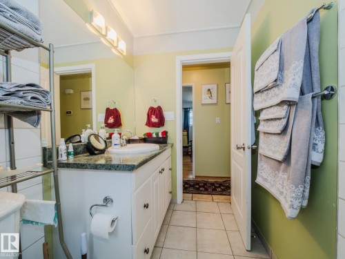 15212 60 Street, Edmonton, AB - Indoor Photo Showing Bathroom