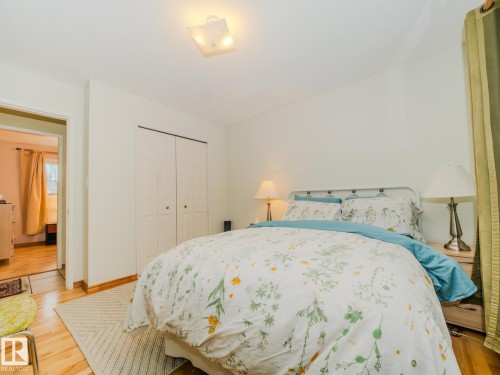 15212 60 Street, Edmonton, AB - Indoor Photo Showing Bedroom