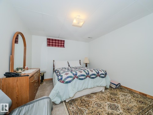 15212 60 Street, Edmonton, AB - Indoor Photo Showing Bedroom