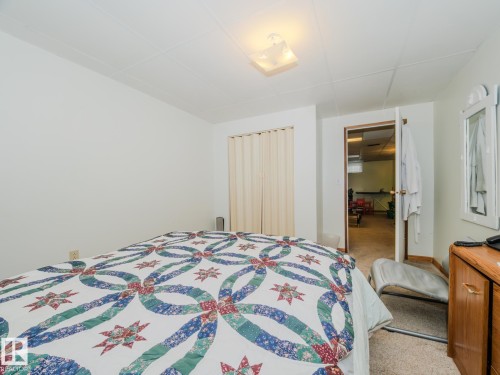 15212 60 Street, Edmonton, AB - Indoor Photo Showing Bedroom