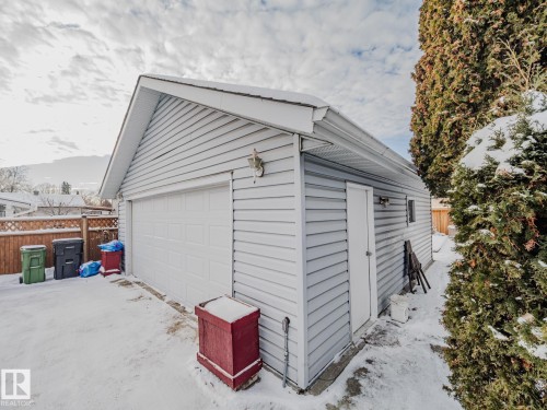 15212 60 Street, Edmonton, AB - Outdoor